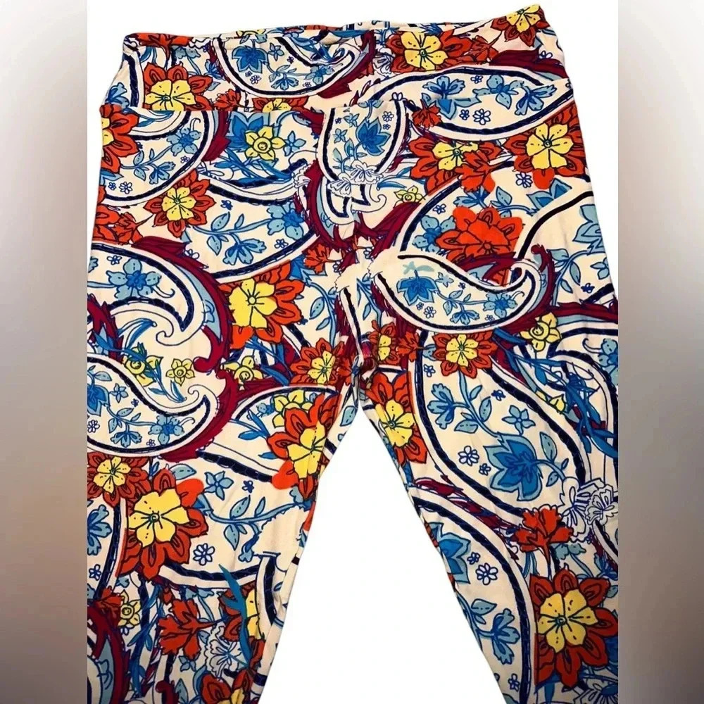 Lularoe TC2 paisley cream& blue leggings! Floral fun. OG quality & fit . New